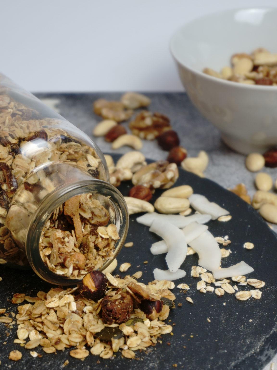 Bananenbrot mit Honig und getrockneten Früchten