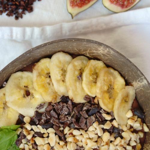 Schoko-Vanille-Smoothie-Bowl Nahaufnahme