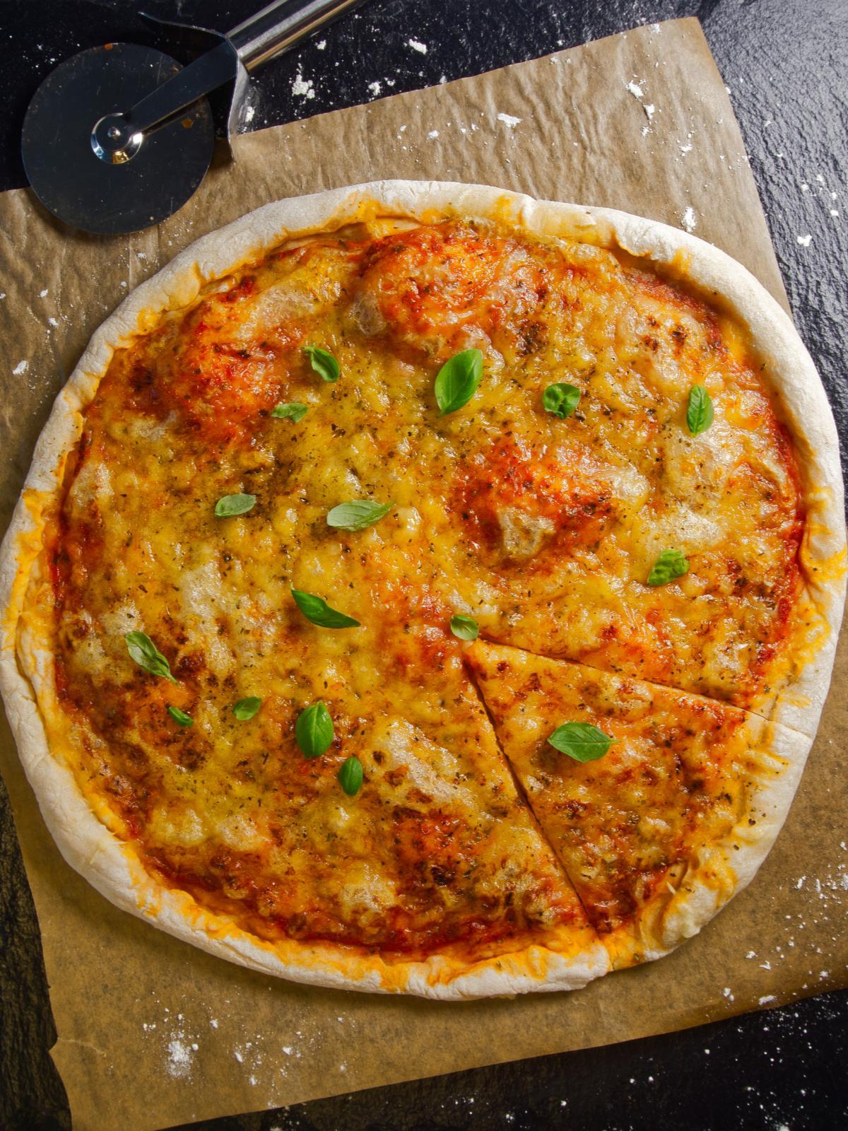 Pizza Margherita mit Dinkelmehl 13